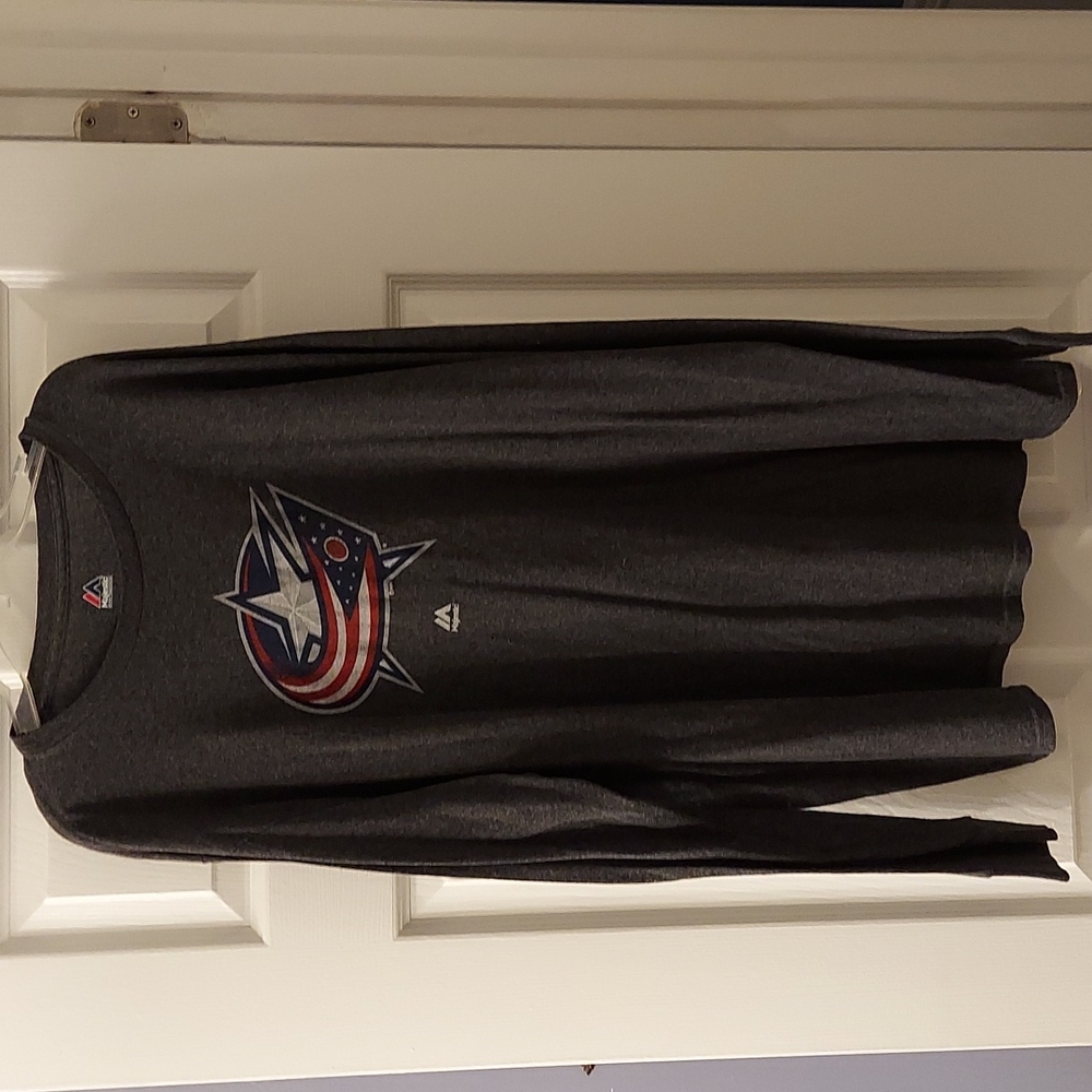 Columbus Blue Jackets Long Sleeve t-shirt,  Men's size XL. Only worn 3 times!